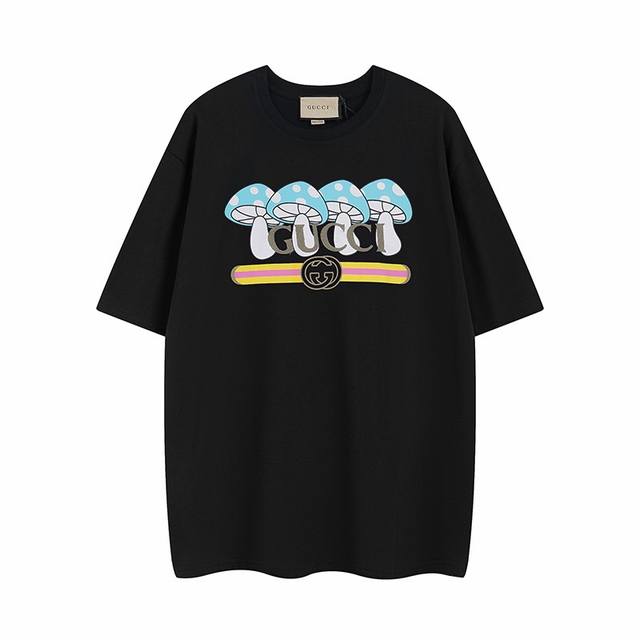 Gucci 2024新款 字母蘑菇短袖t恤 穿上就是舒适自在又显瘦的存在 慵懒而随性 结合干净简单的色系就特别耐看 适合日常穿着 作为gucc*美学的关键主题
