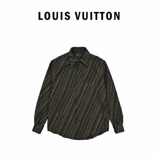 Louis Vuitton路易威登24Ss新款针织翻领夹克式长袖衬衫 真的太有设计感了定制剪线提花织纹面料 黑绿色斜拉条纹设计 让人一眼就爱 上
