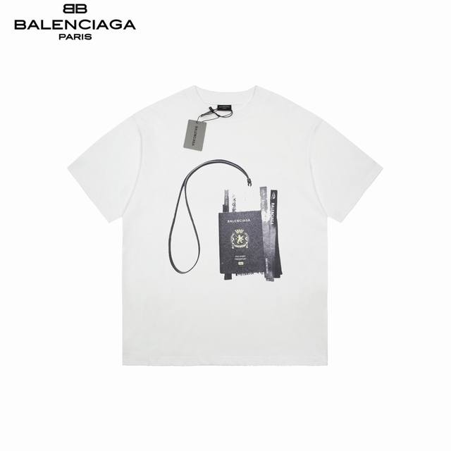 Balenciaga 巴黎世家 24Ss 钱包护照短袖 采用32支双纱 克重面料 进口针织针梳棉进行制作 厚度适中 有垂感又有轮廓型 上身就是一个舒适 对微胖身
