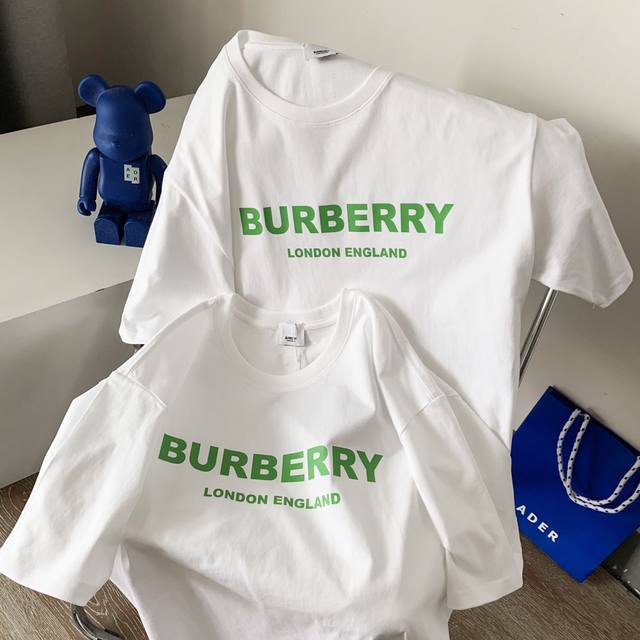 Burberry 巴宝莉明星同款绿色logo短袖t恤 男女同款 巴宝莉风格的奢侈品牌 也是最能代表英国气质的品牌 由thomas Burberry于1856年在