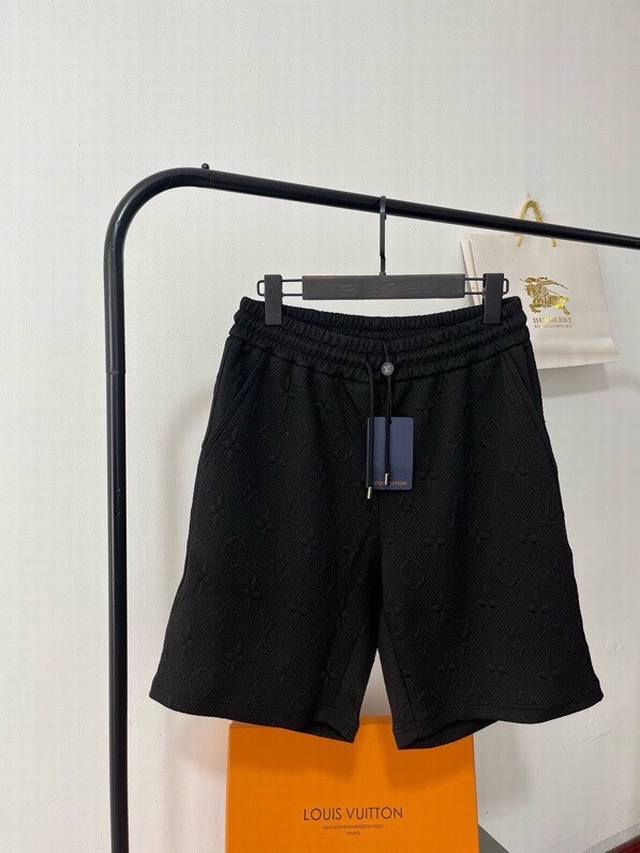 高品质 Louis Vuitton 路易威登23Ss提花短裤 定制提花工艺 整件裤子满印品标logo 很显质感 辨识度很高 腰部做了抽绳的设计 方便调节 内里本