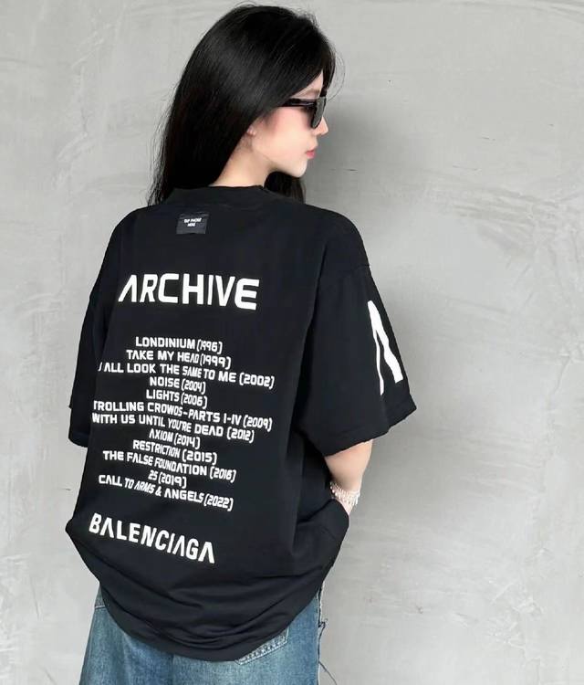 Archive 乐队成立25年来首次与时尚品牌合作并为忠实歌迷创作新曲 并印于t恤后背 魅力值爆表