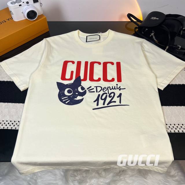 Gucci 古驰 23Ss夏季新款卡通猫咪印花短袖t恤 - 热度款tee 潮男潮女必备单品 可随意穿搭 对色对位直喷工艺 图案呈现出来立体感效果非常棒 区别普通