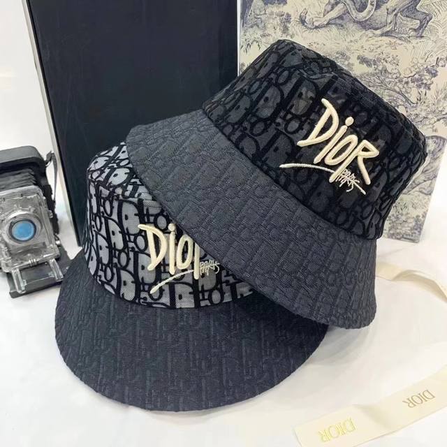Dior迪奥2024年新款网状格绣字渔夫帽 定制字母 超气质 面料帽型都很赞 现货两色