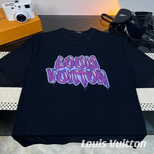 Louis Vuitton 路易威登 Lv23Ss梦幻紫色溶化字母印花短袖t恤 - 热度款tee 潮男潮女必备单品 可随意穿搭 对色对位直喷工艺 图案呈现出来立
