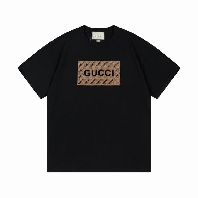 Gucci 2024新款 定制2 G双纱纯棉面料 梭织贴布植绒发泡字母logo 男女同款 短袖t恤 颜色 黑色 尺码 Xs-L