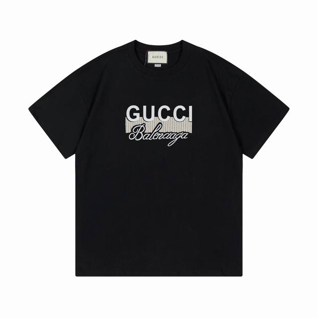 Gucci联名balenciaga2024新款 定制2 G双纱纯棉面料 立体凸胶针织工艺logo 男女同款 短袖t恤 颜色 黑 杏 尺码 Xs-L