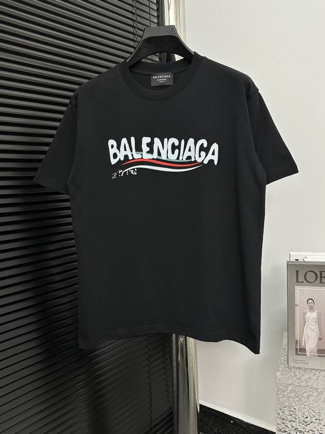 Balenciaga 巴黎2024新款字母logo短袖t恤 数码直喷印花工艺 网红明星同款 采用2 G双纱纯棉面料手感非常舒服 时尚又个性 超级百搭好看的一款t