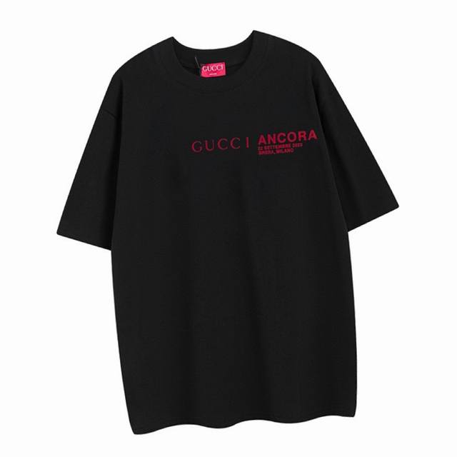 古驰 Gucci 夏季新款，前后植绒字母圆领短袖t恤，32支双270克 精梳紧密纯棉面料，舒适透气，面料洗水，定型 不缩水 不变型 尺寸稳定 穿着舒适 ，经典简