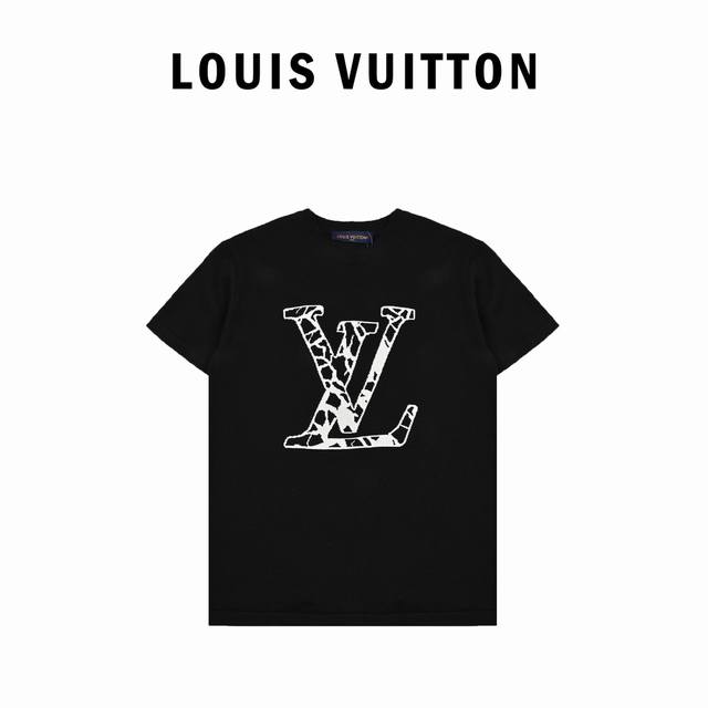 Louis Vuitton路易威登24Ss滑雪系列裂纹提花针织短袖 这件t恤的精致感是很足的没任何问题嵌入式的针织提花工艺，完全和面料混为一体的，不规则的挑空褶