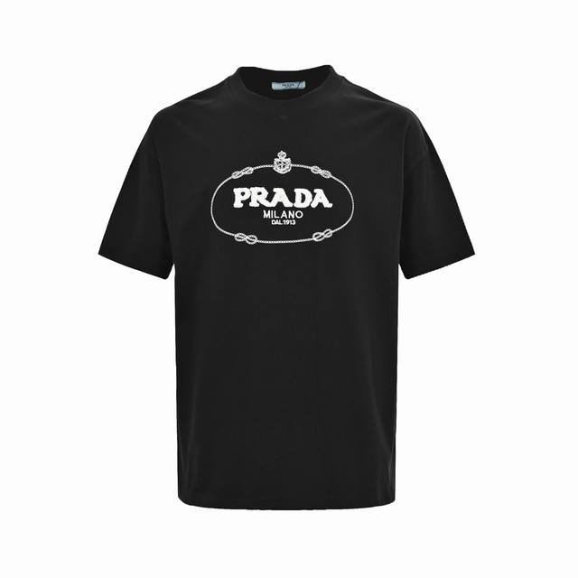 Prada 普拉达 24Ss 牙刷绣刺绣字母logo短袖 基础款我们最在意的就是面料和版型，P家经典修身版型，特殊立裁工艺，上身线条流畅，不管偏胖或是胖瘦的身材