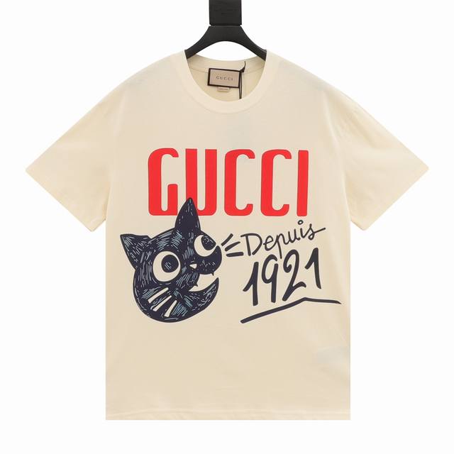 Gucci古驰新款1921周年猫咪图案logot恤 简约又不失风格的复古，客供定制高克重针织纯棉制作，面料手感扎实，上手非常有档次 贴身柔软细腻，饱满立体的胶质