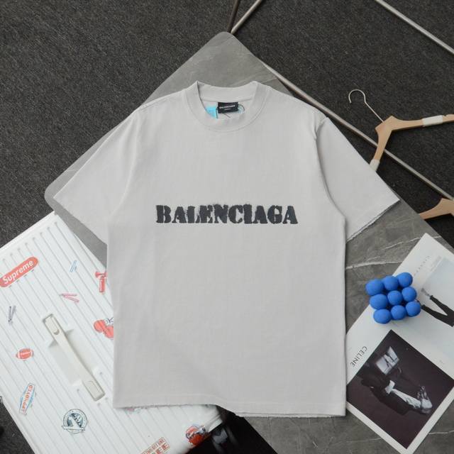 上新 顶级复刻 高端定制 Balenciaga 巴黎世家 新款做旧泼墨网点字母logo印花短袖袖t恤 款号：68244 颜色：黑色 灰色 红色 购入原版开模打造