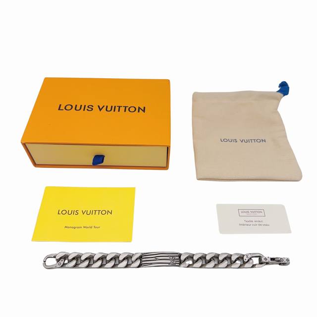 Louis Vuitton 镂刻logo标识 手链 男女同款-情侣款-复古银，Lv Epi 手链-编码:M1226L秋冬新款-官网在售价￥19,915Rmb，新