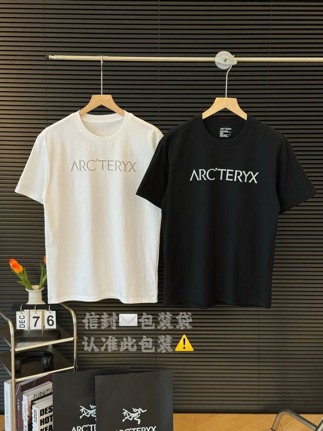 Arc’Teryx 始祖鸟 24Ss夏季胸前字母标识印花圆领t恤短袖 颜色：黑色 白色 尺码：M L Xl 2Xl 3Xl 尺码偏大 如今热销的顶级流量款！高品
