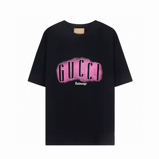 Balenciaga X Gucci新品联名合作款霓虹字母短袖 男女同款 限定版 Gucci创意总监alessandro Michele与balenciaga创
