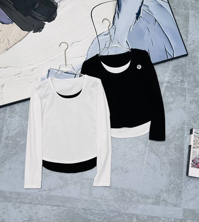 两件装，黑白各一件 不可拆 Lululemon 露露设计师款，撞色假两件长袖打底。 简约却很时髦，简约的时尚单品，搭配在一起碰撞出不一样的火花。 超惊艳这就是搭