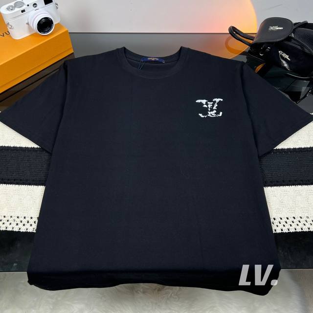 Louis Vuitton 路易威登 Lv23Ss经典云朵字母印花短袖t恤 热度款tee！潮男潮女必备单品！可随意穿搭！对色对位直喷工艺！图案呈现出来立体感效果