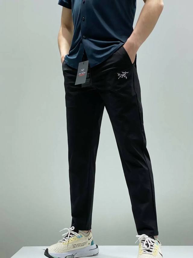 Arcteryx 始祖鸟全新男子速干冰丝九分裤 2024年新款 市场毒家 冰丝裤总所周知作为穿搭界的“空调裤”任何上装都能和它组成丸美的cp 非常百搭 版型不挑
