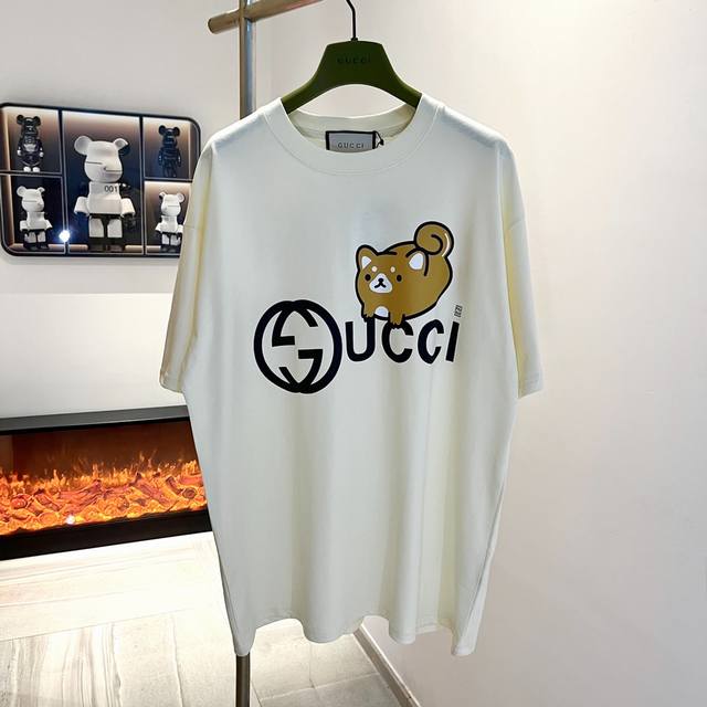 顶级版本 Gucci古驰限定新款kawaii柴犬印花短袖t恤 夏季最新专柜gucci 古驰 美国插画家兼设计师angela Nguyen 又称“Pikarar”