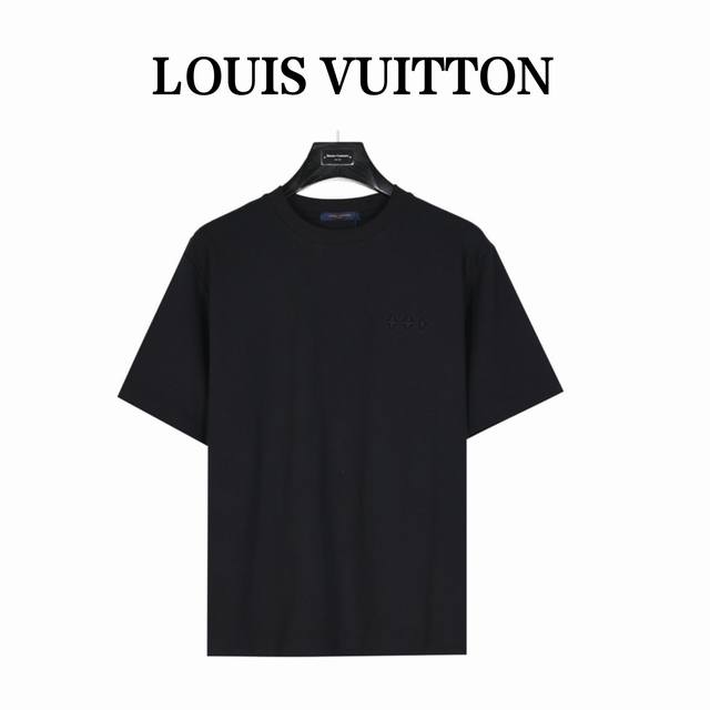 Louis Vuitton 路易威登 24Ss 重工裁剪大logo老花贴布拼接短袖t恤 后背大logo是一大亮点，手工裁剪不规则重工裁剪破洞并采用贴布刺绣及lo