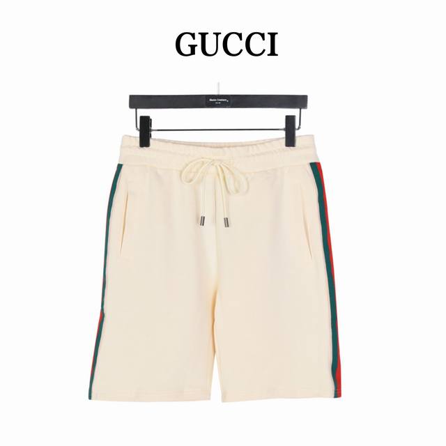 Gucci 古驰 口袋双g刺绣短裤 男女同款全新美学灵感趣味设计,渠道性质精品。让整体造型设计更加优雅时尚，今夏最火系列，无数明星潮人追捧。裁剪工艺细节处理工整