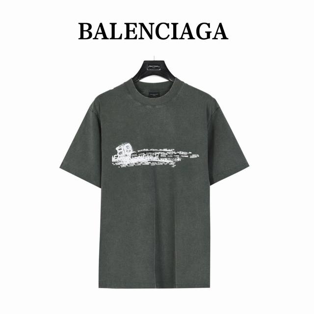 Balenciaga 巴黎世家 24Ss 油画涂鸦字母抽象炒雪花短袖t恤 当我第一次穿上这件t恤，我完全被它的设计所吸引。 那些独特的印花，仿佛在诉说着一个神秘