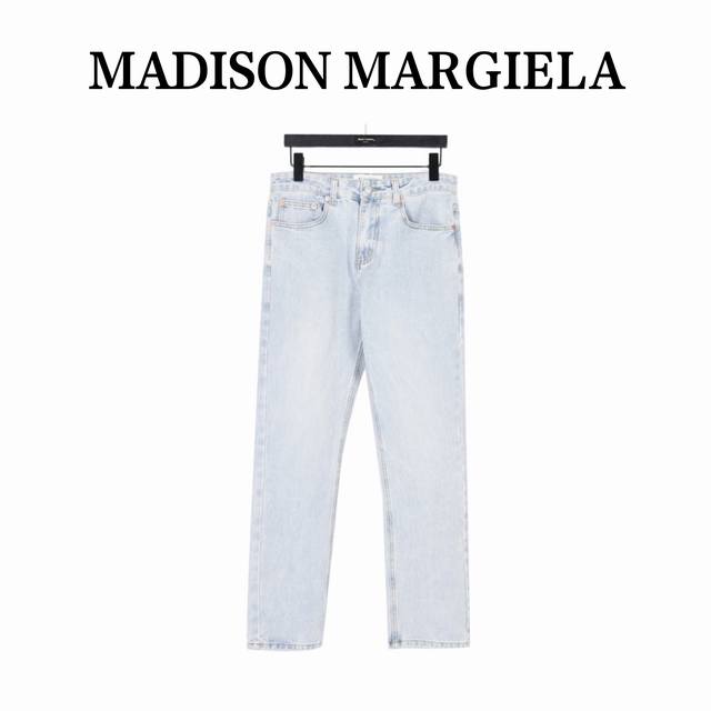 Margiela 马吉拉 背袋日历牛仔裤 今年为止做的最牛逼的牛仔裤，重度水洗工艺，暗藏玄机的细节非常多，这次主推的裤子无论是版型还是上身都太完美，不如去做20