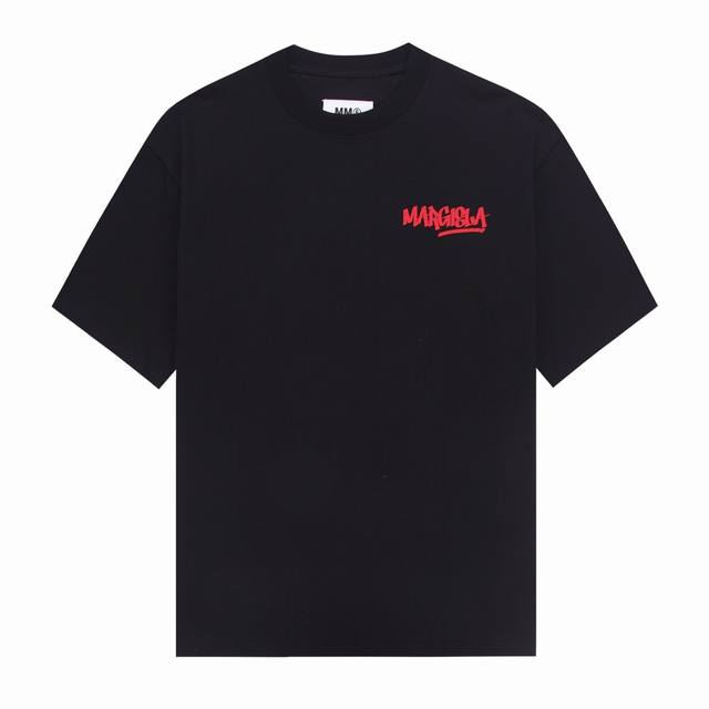 品牌 Mm6 Maison Margiela 面料：100%棉 码数 46. 48. 50．52. 颜色：黑色． 白色． Mm6 系列 男女同款印花t恤 全网独