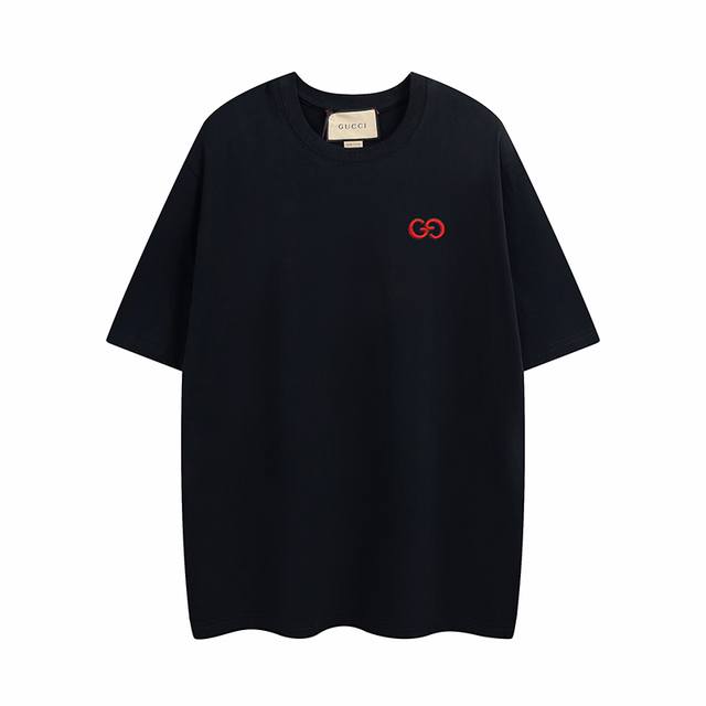 Gucci 古驰 春夏最新gg字母极简短袖。胸前刺绣字母+ 高端精梳棉洗水处理 1:1高品质 是一款高工艺t恤单品 颜色：米白色 黑色 尺寸：Xs-L