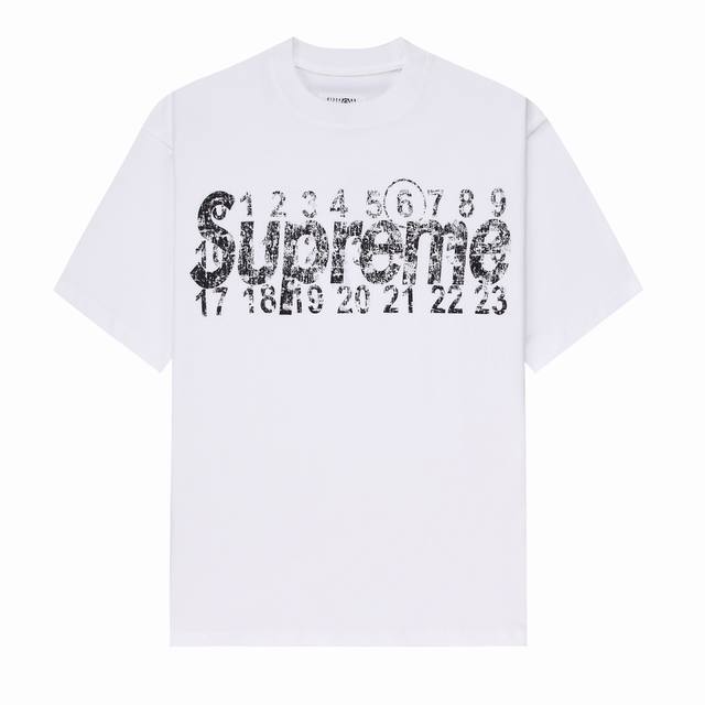 品牌 Supreme Mm6 Maison Margiela 面料：100%棉 码数 46. 48. 50．52. 颜色：黑色． 白色． 2024 春夏联名系列