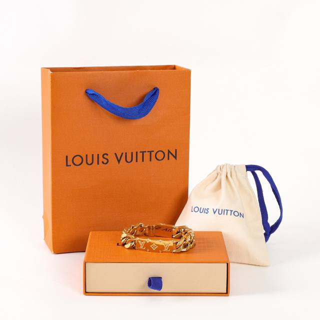 Louis Vuitton路易威登 Monogram花纹雕刻链式手镯。 展现 Monogram在珠宝领域的造诣，此款 Chain Links 手链则以现代极简美 - 点击图像关闭