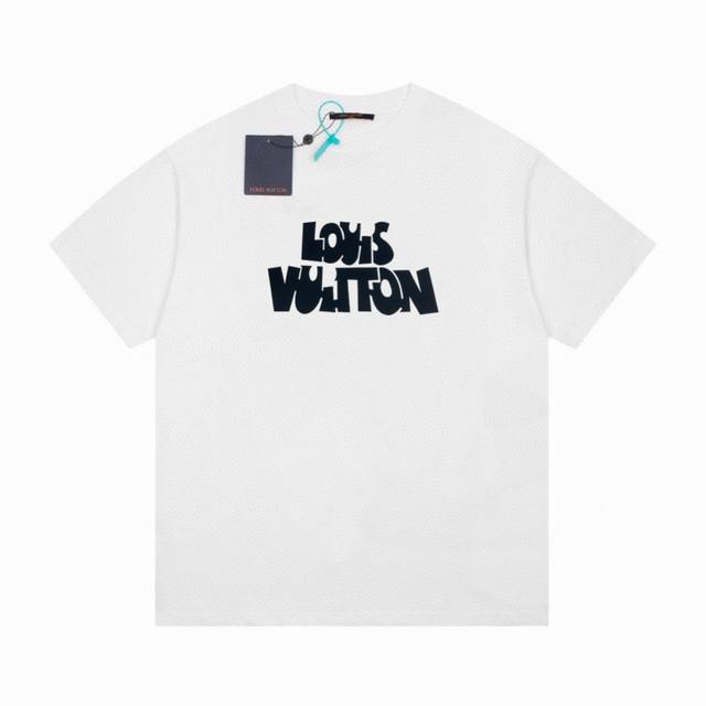 Louis Vuitton Lv路易威登24Ss立体硅胶字母短袖t恤 面料采用280G双纱精梳棉， 轻薄透气且触感柔软，胸口logo是今年的亮点， 采用硅胶工艺