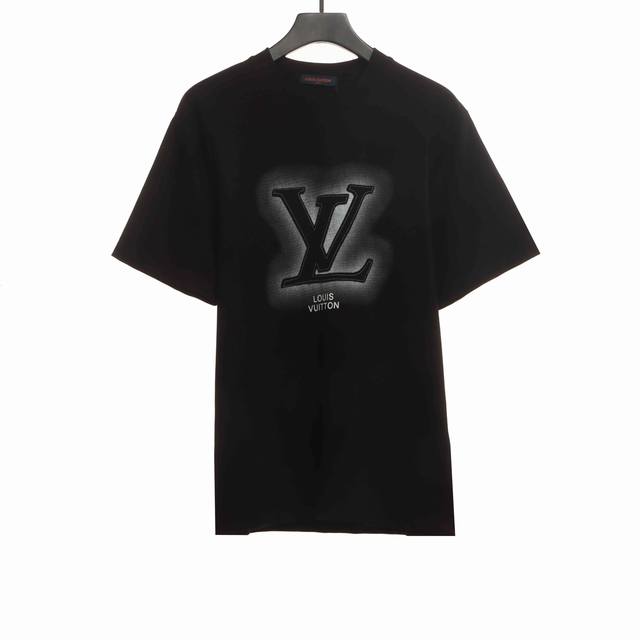 Louis Vuitton 路易威登 Lv雾面logo短袖 黑色 定制面料 面料采用原厂弹力绒面亲肤面料，高弹力好伸缩 雾底工艺+单色字母logo。双重工艺，高