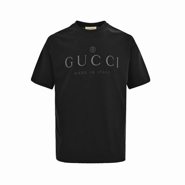 Gucci 古驰 简约logo字母印花短袖 全新的gg标语系列，简约清新风格，彰显出高品格的气质， 采用260G精梳棉盖棉，松软细腻着身感更舒适透气，手感质感无
