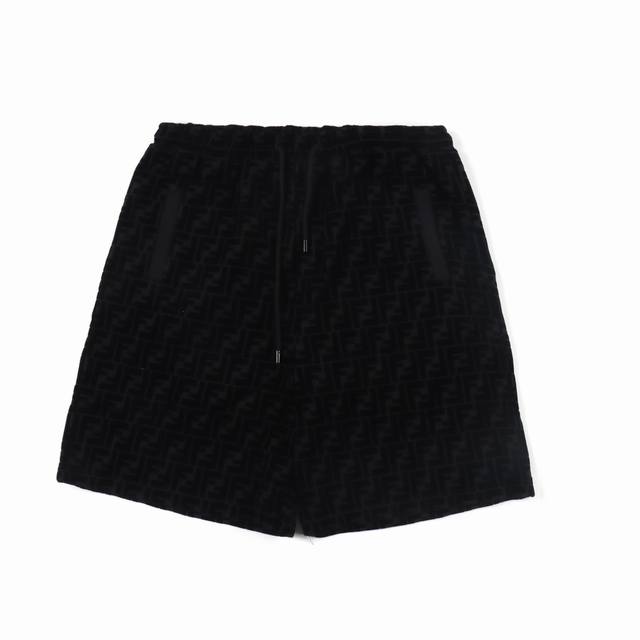 Fendi 芬迪 23Ss Ff植绒短裤 面料采用黑色棉质双珠地布材质上身质感十足 舒适透气 搭配同色异调ff植绒图案 吸引眼球而又提高了整体的高级感 散发气质