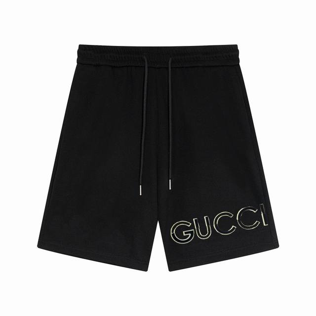 Gucci 古驰24Ss限定款立体解构植绒短裤 此款设计简洁的点缀而备受青睐。 设计师通过严谨的态度和精良的质量， 令高端街头服饰散发出低调而独具一格的气场，
