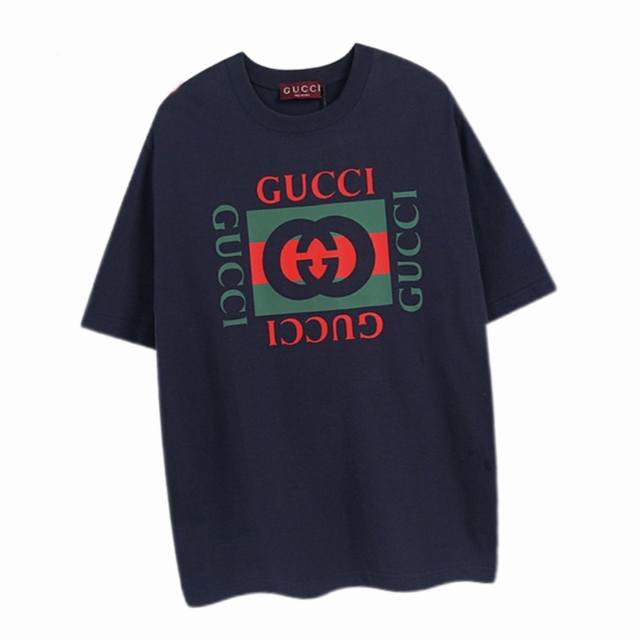 古驰 Gucci 夏季新品 经典字母拼色印花圆领短袖t恤 这款单品出自gucci Lido系列，设计灵感源自意大利海岸的夏日风情和海滩俱乐部。早秋系列以现代视角