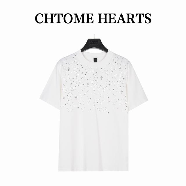 Chrome Hearts 克罗心 22Ss 铆钉十字架烫钻短袖t恤 奢华暗黑高街，哈雷摇滚朋克精神，前片花型图案其实是由十字架组成的“花朵”， 代表男女双方一