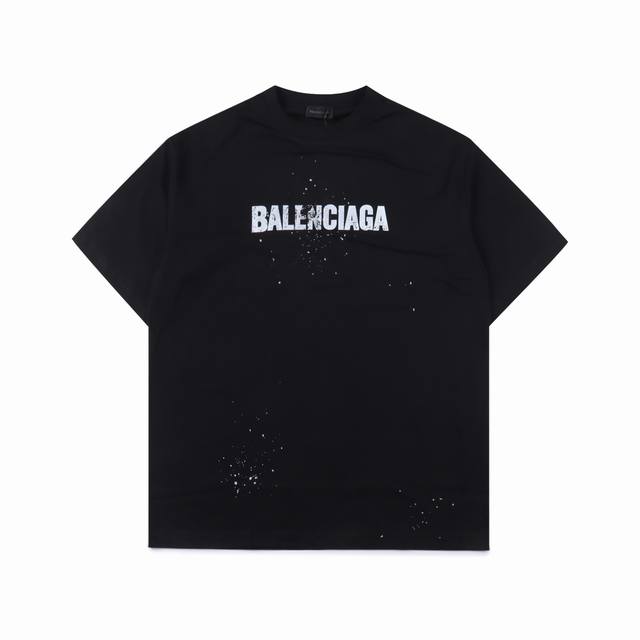 Balenciaga 巴黎世家blcg 斑驳字母泼墨印花短袖t恤 慵懒随性街头范儿，斑驳字母设计增添复古韵味。泼墨涂鸦印花元素添点睛之笔，诠释潮流身份，打破纯色