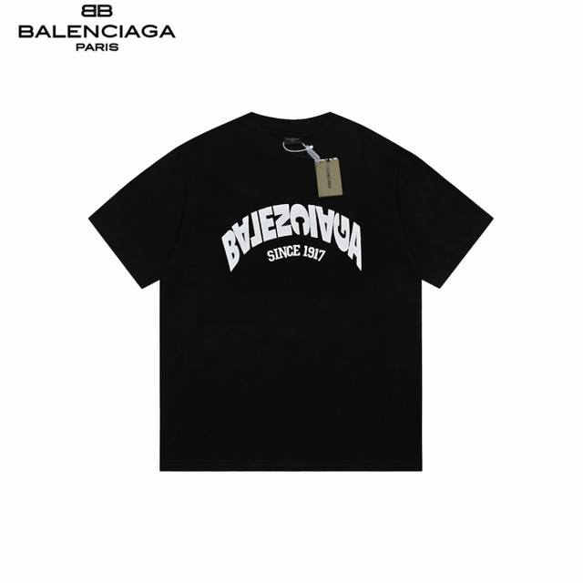 Balenciaga 巴黎世家 镜像绣花短袖 采用32支双纱 260克重面料 进口针织针梳棉进行制作，厚度适中，有垂感又有轮廓型，上身就是一个舒适！！对微胖身型