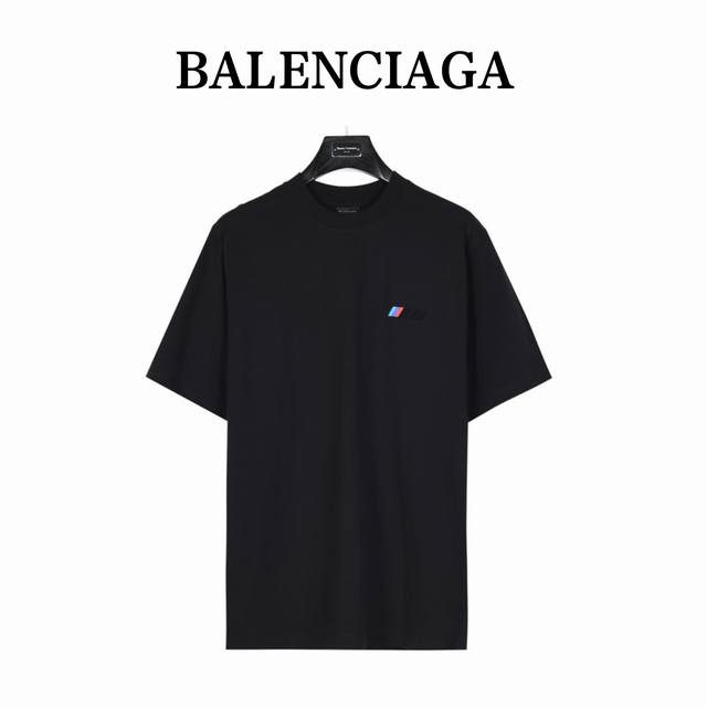 Balenciaga X Bmw 联名3M及bmw Logo印花短袖t恤 面料采用260克重精梳棉，定制1*1螺纹，成衣两遍水洗处理， T恤采用了圆领设计，非常