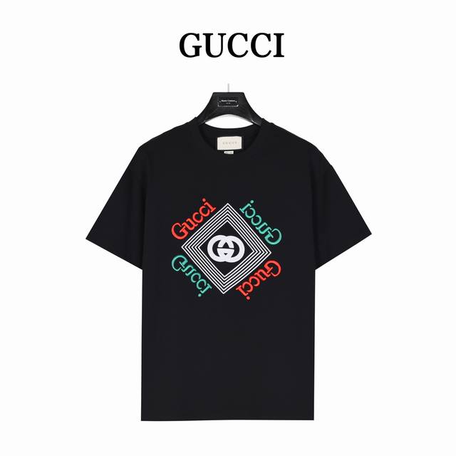 Gucci 古驰 24Ss 互扣式双g字母刺绣短袖t恤 2024早春男装系列倾情推出缀饰活力印花的运动单品，迎接温暖季节的到来。 品牌织带继续为整个设计注入复古