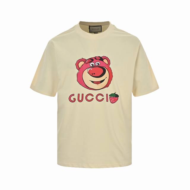 Gucci 古驰 24Ss 草莓熊印花短袖 男女同款全新美学灵感趣味设计,渠道性质精品。让整体造型设计更加优雅时尚，今夏最火系列，无数明星潮人追捧。裁剪工艺细节