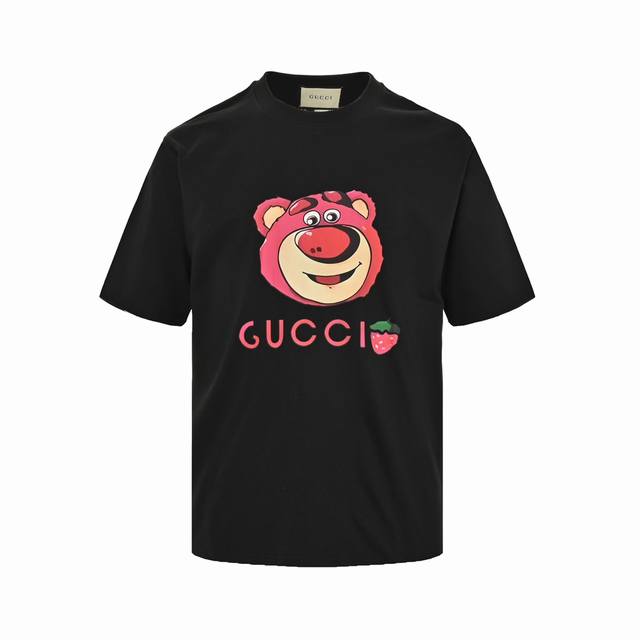 Gucci 古驰 24Ss 草莓熊印花短袖 男女同款全新美学灵感趣味设计,渠道性质精品。让整体造型设计更加优雅时尚，今夏最火系列，无数明星潮人追捧。裁剪工艺细节