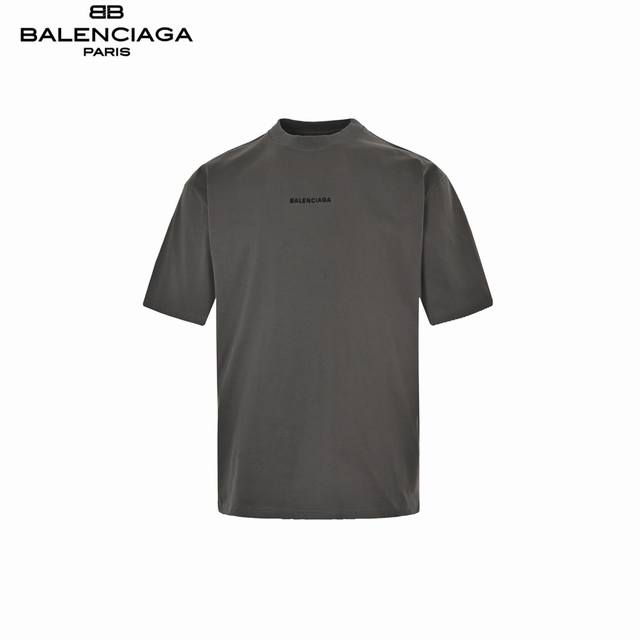 Balenciaga 巴黎世家 前后刺绣短袖-灰 采用32支双纱 260克重面料 进口针织针梳棉进行制作，厚度适中，有垂感又有轮廓型，上身就是一个舒适！！对微胖 - 点击图像关闭