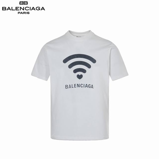 Balenciaga 巴黎世家 24Fw信号爱心印花短袖 、采用32支双纱 260克重面料 进口针织针梳棉进行制作，厚度适中，有垂感又有轮廓型，上身就是一个舒适