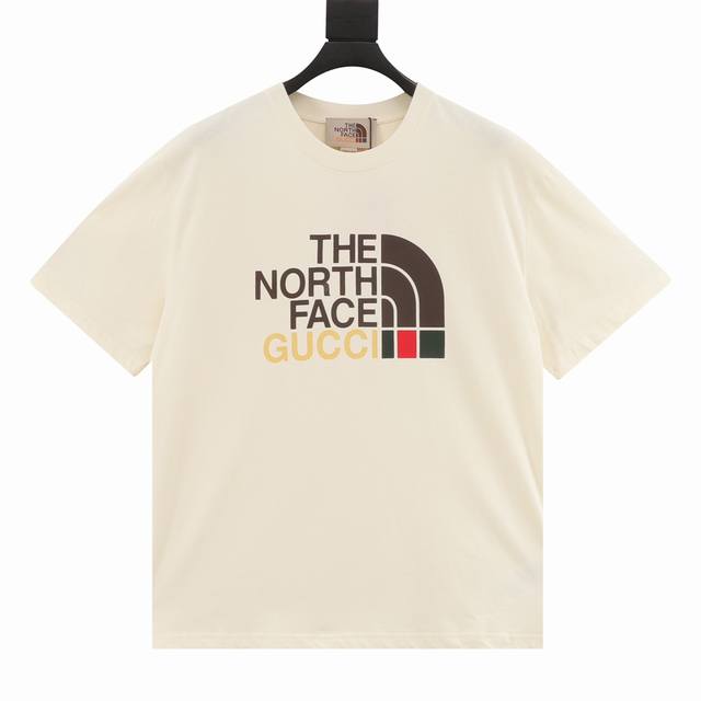 Gucci & The North Face 联名款印花logo短袖第一时间4800上海专柜购入zp，Gucci与北面推出的重磅联名款式，火热成都不言而喻。面料