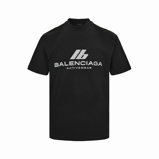 Balenciaga 巴黎世家 24Ss Fall运动系列3M反光字母短袖 复古平纹针织面料、大廓形版型、圆领短袖、正面和背面饰以艺术作品印花、做旧效果。采用1