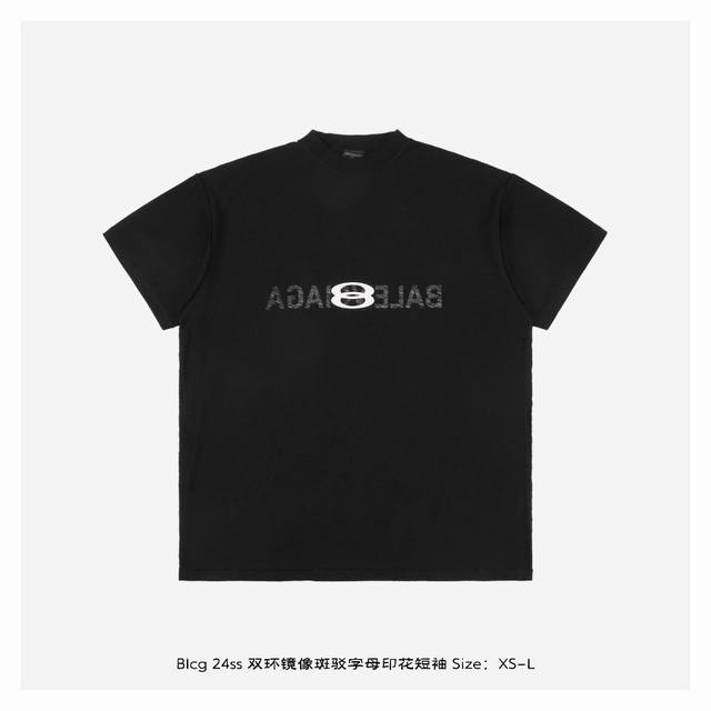 Balenciaga 巴黎世家 24Ss 双环镜像斑驳字母印花短袖 内里外翻效果，面料采用32S260克双股双纱紧密赛络纺，定制32支1*1螺纹，成衣两遍水洗处 - 点击图像关闭